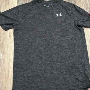 Under Armour T-shirt